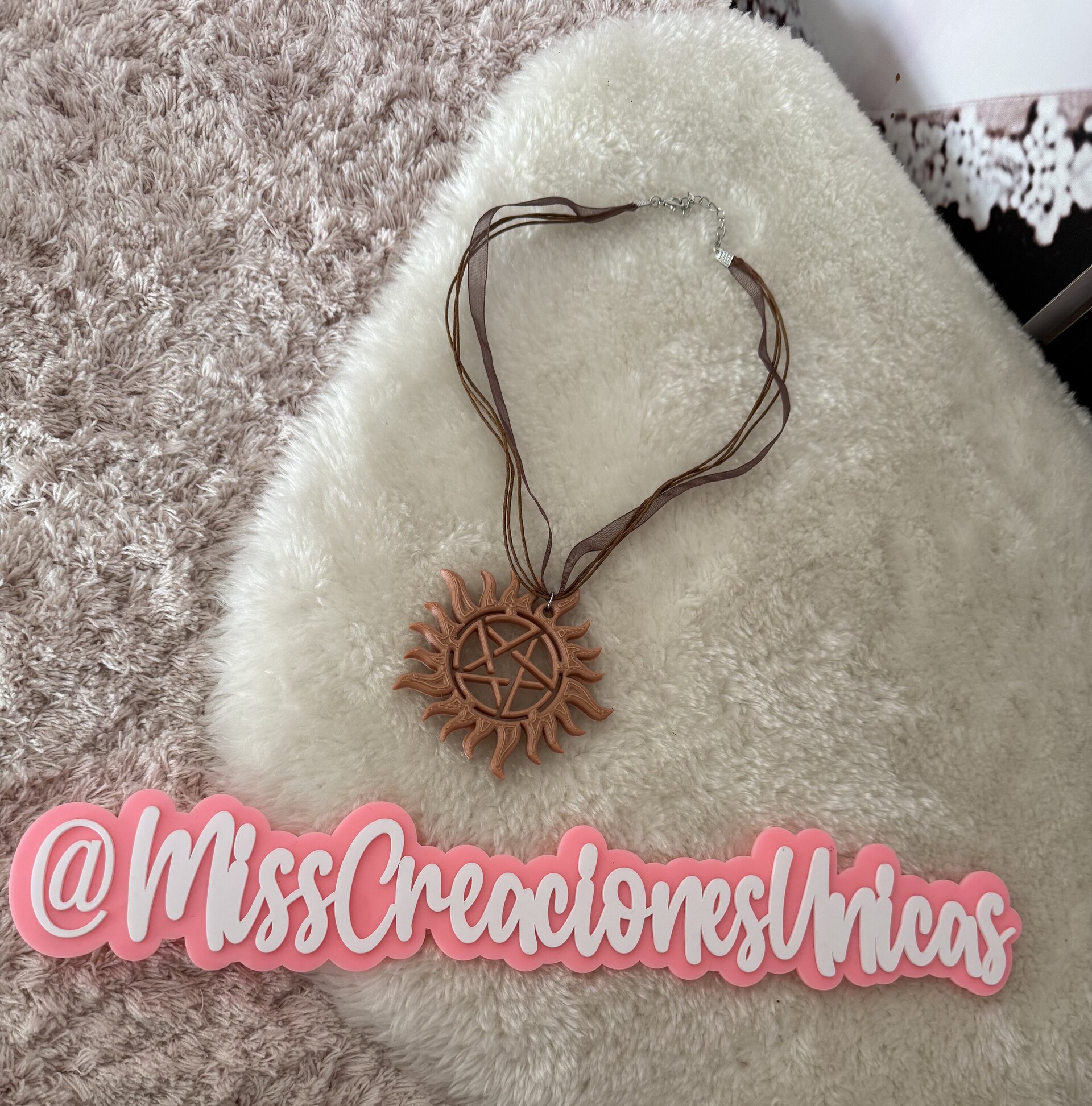 Colgante simbolo Antiposesion SPN - 2