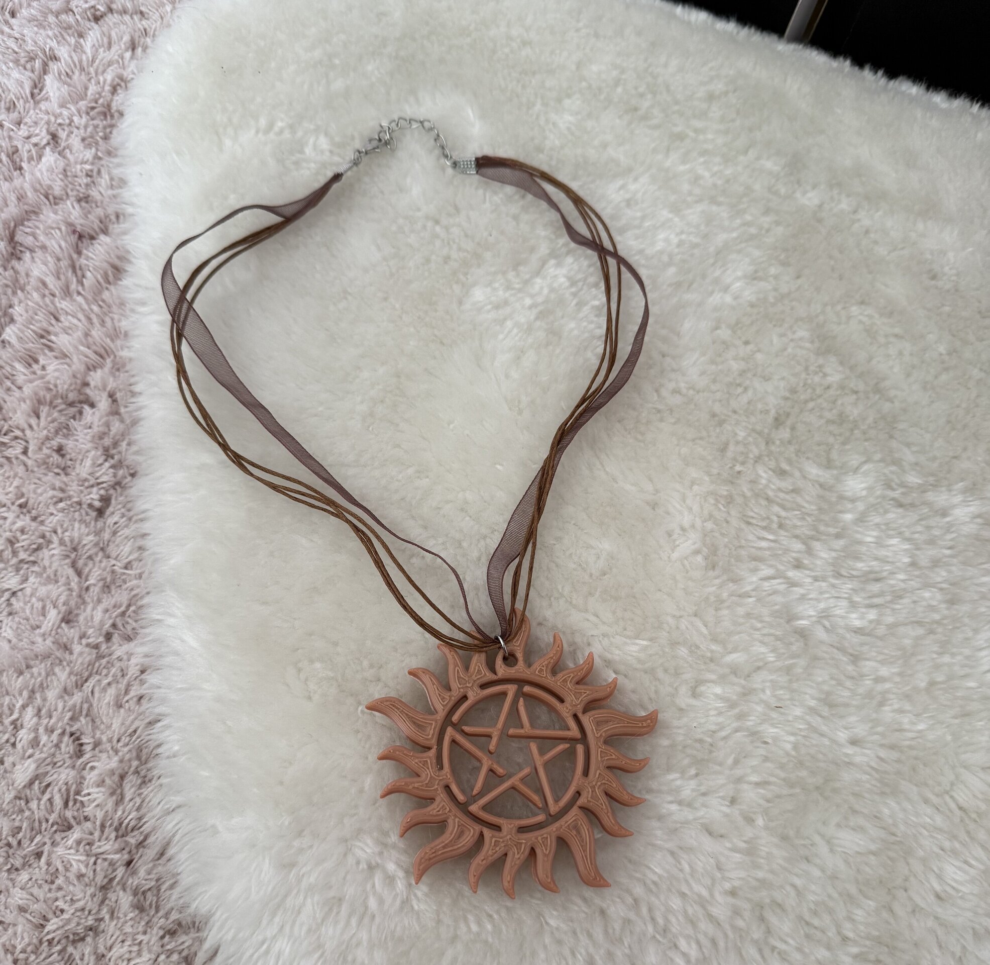 Colgante simbolo Antiposesion SPN - 5