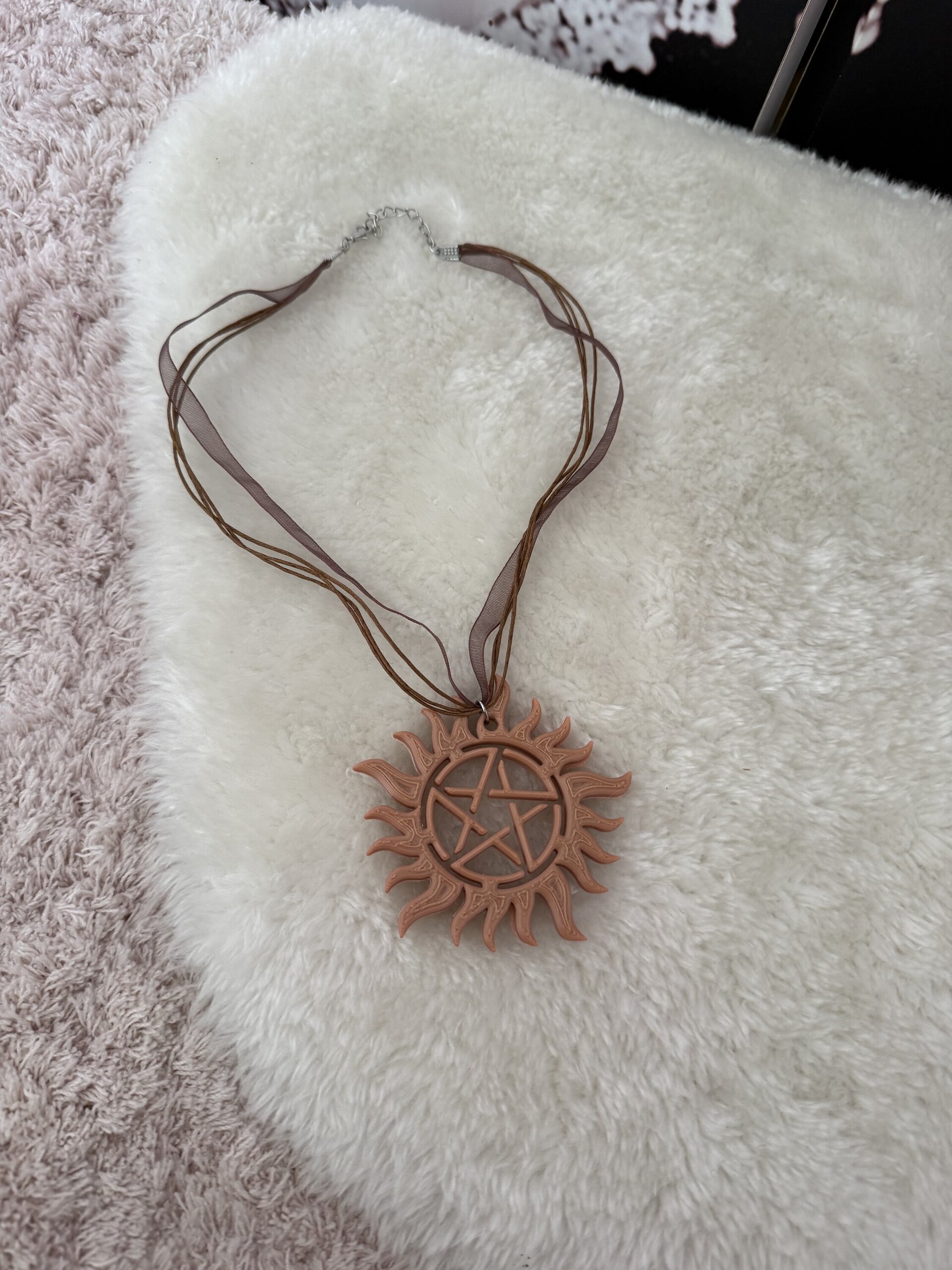 Colgante simbolo Antiposesion SPN - 6